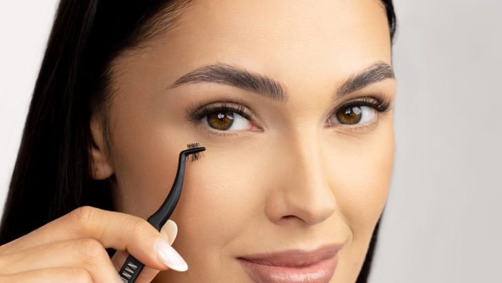 Vorgeklebte Wimpern für die Verlängerung zu Hause nanolash